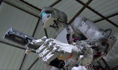 能直立行走，双手持枪射击，战斗民族人形机器人Fedor又添新功能