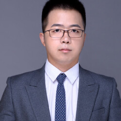 何斌
