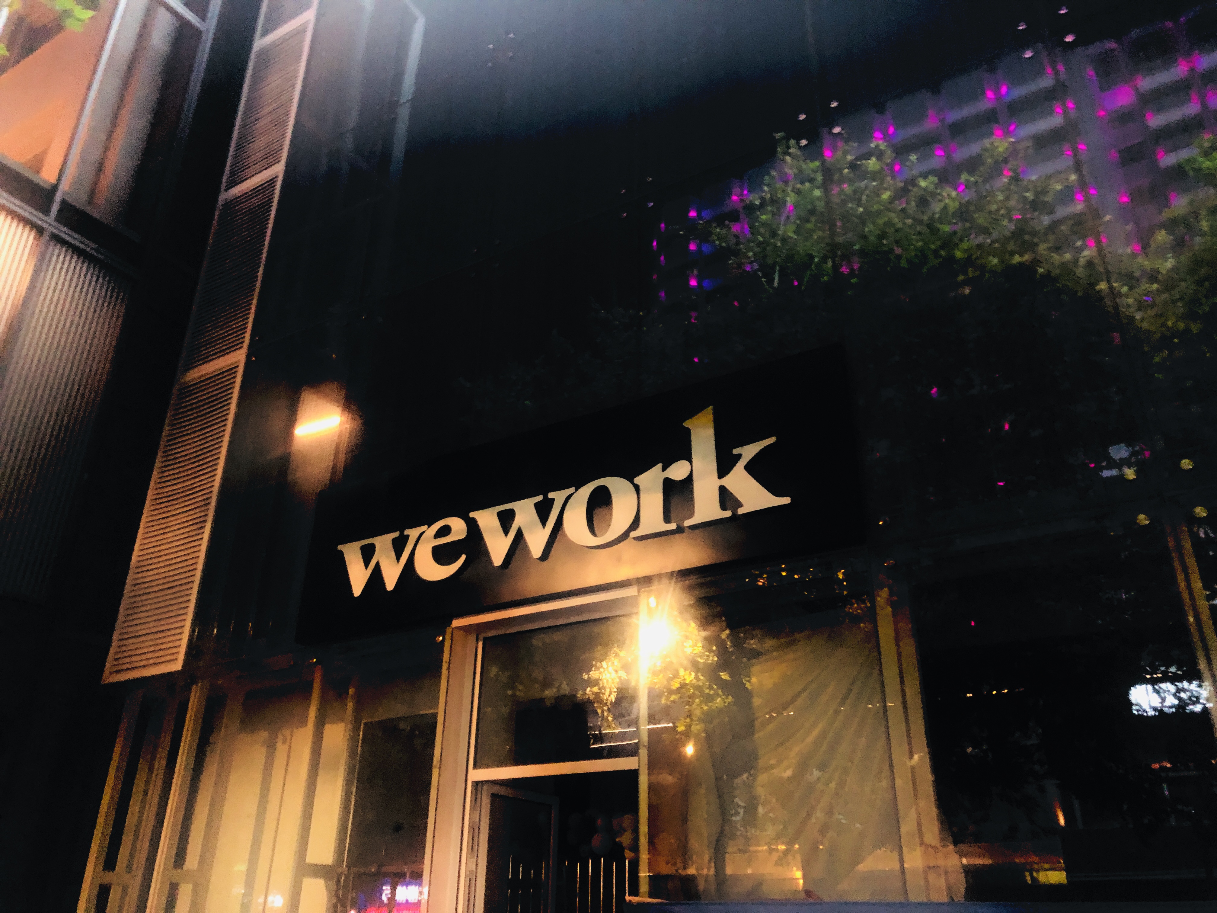 WeWork撤回IPO申请，但亏损、裁员的命运却还在继续