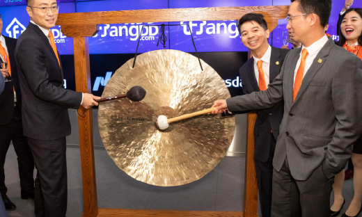 房多多正式登陆纳斯达克，盘初一度涨逾8%