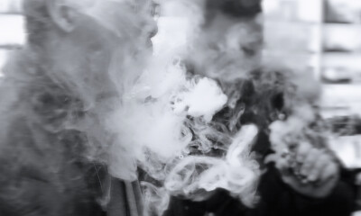 上海崇明首起涉电子烟犯罪案宣判，两被告因非法经营罪被判刑