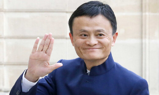 马云：人生的意外会很多，学会适应，你就懂得了生活；学会把握，你就会与众不同