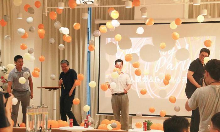 崂山大拇指商圈商用办公，办公位800/月，一价全含拎包办公！