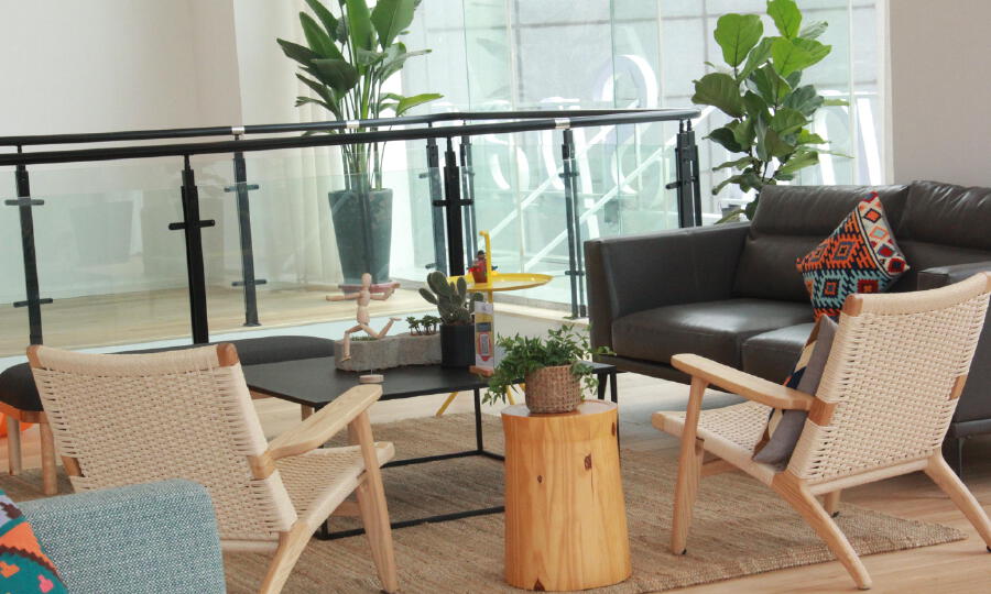 崂山大拇指商圈商用办公，办公位800/月，一价全含拎包办公！