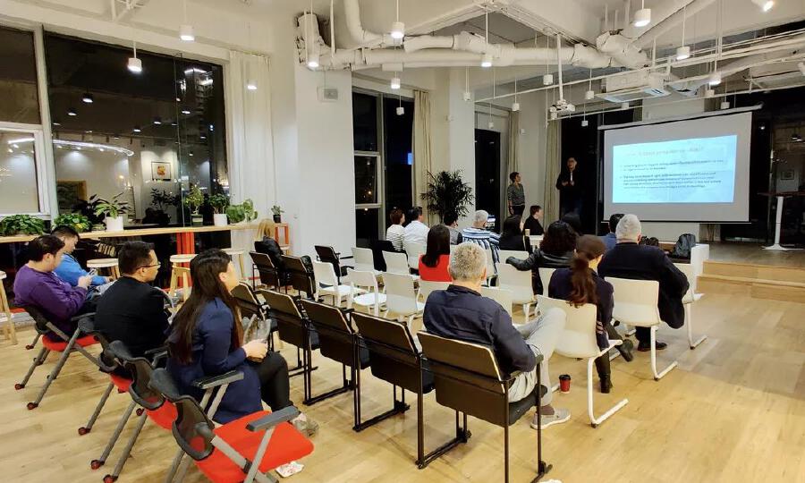 崂山大拇指商圈商用办公，办公位800/月，一价全含拎包办公！