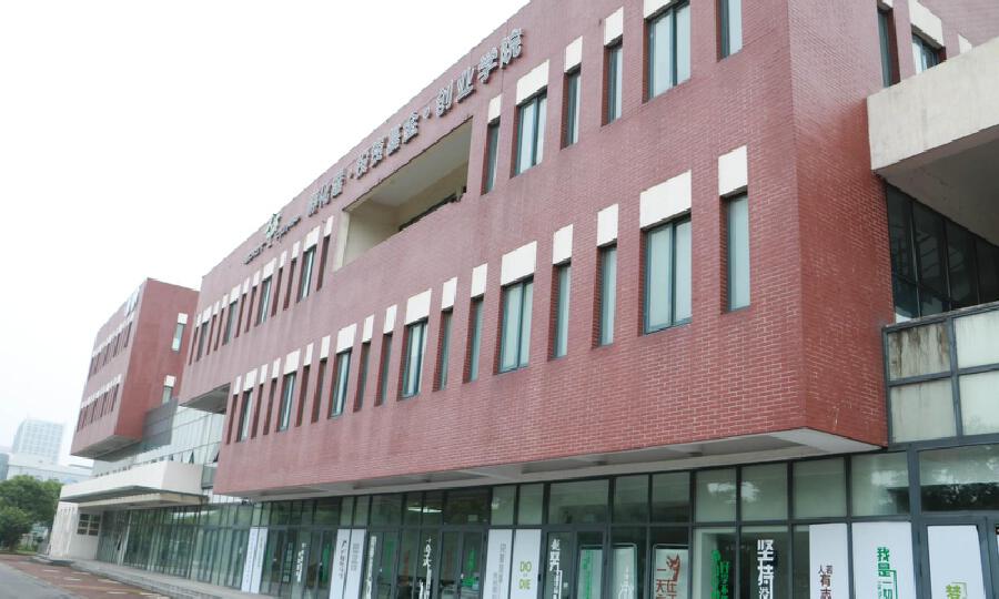 Boot Camp创业孵化器