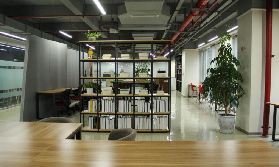 成都中关村创业孵化器服务有限公司