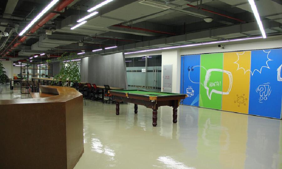 成都中关村创业孵化器服务有限公司