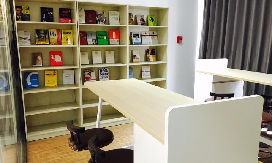 Boot Camp创业孵化器