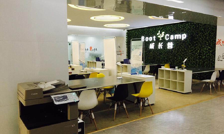 Boot Camp创业孵化器