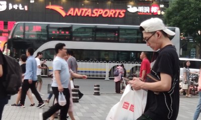 丁世忠仍难安踏