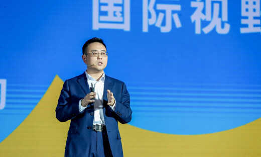 51Talk十周年：发布在线英语教育系统，推出自研英语学习机