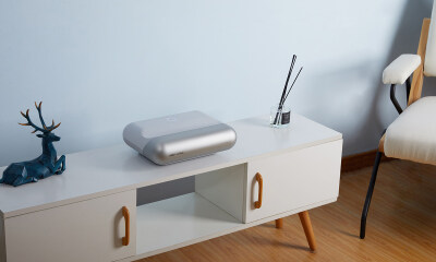 坚果智慧墙O1惊艳亮相，超近距投影让美好生活“近”入想象