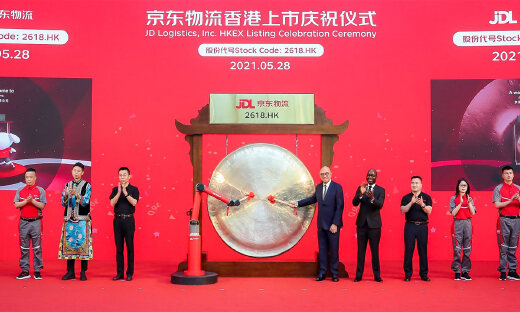 刘强东又一王牌上市！首日高开14%，市值2800亿港元