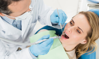 人均年薪200万，145名牙医撑起一个IPO