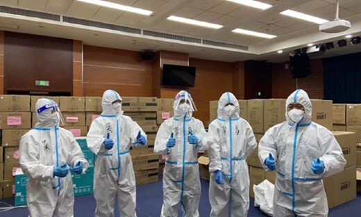 上海理工大学菜鸟驿站把无人车送进社区，协助解决抗疫物资“最后100米”配送