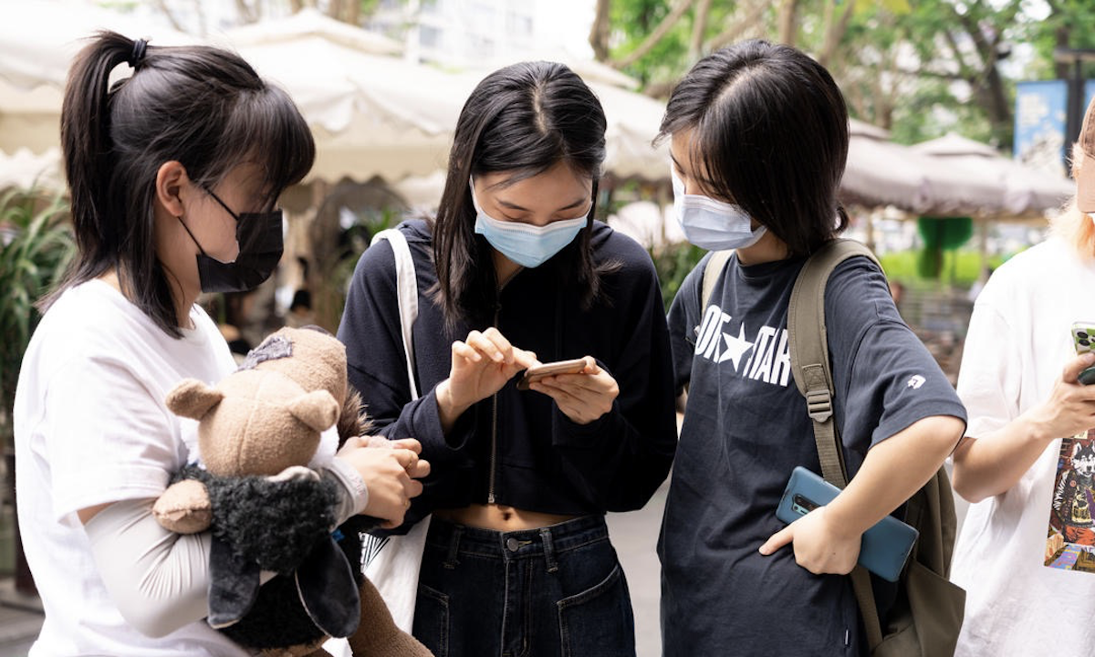 成都再现打卡新地标：92只公益娃娃现身街头，呼吁关注体表缺陷群体