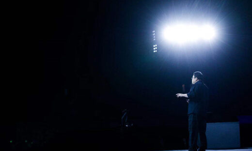 罗永浩的“背水一战”