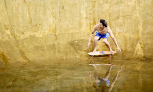 陆冲爆火背后：入门就砸4000元，“奔四”的人也追捧