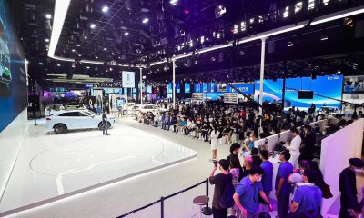 史上“最热”车展来了！靠冰块降温，大佬讲话却突然停电