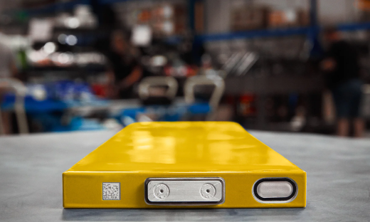 苹果前高管创业无阳极电池，成本降50%，能跑1000公里，2026年量产