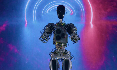 特斯拉人形机器人亮相，马斯克2万美元落地Flag存疑