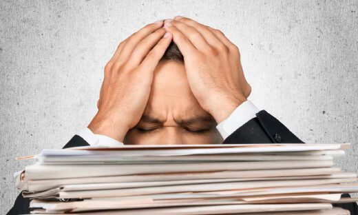 市值蒸发600亿，“储能第一股”持续承压