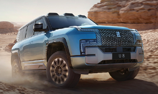 2023首台“王炸”新车？最贵比亚迪仰望U8，原地掉头还能当船开