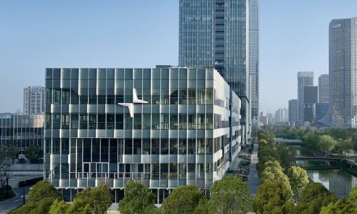 背靠吉利和沃尔沃，极星汽车将冻结招聘并裁员10%