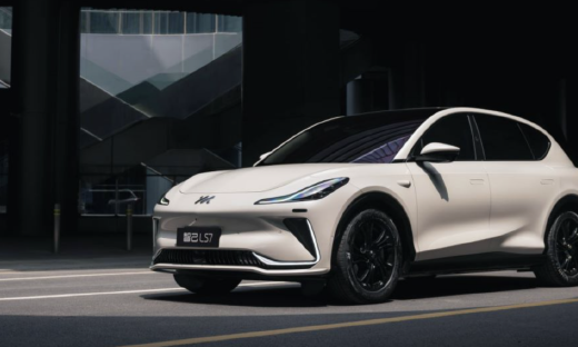 配半幅方向盘！智己LS7新增两款车型，28.98万元起售