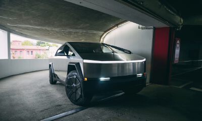 马斯克开着Cybertruck兜风，答应网友加炮塔，量产难题真要解决了