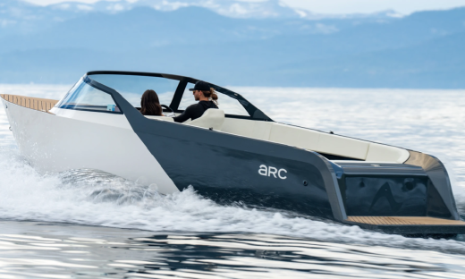 「水上特斯拉」诞生！马斯克旧部创立，刚融了5个亿