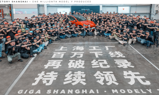 马斯克罕见服软，特斯拉一夜蒸发2800亿