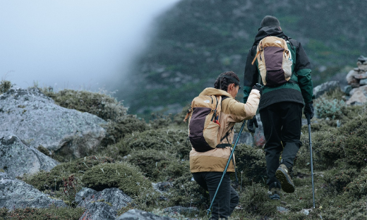 冬季消费市场观察：保暖服饰与黄金饰品爆红，唯品会羽绒服销量剧增