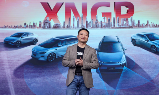 何小鹏：小鹏汽车核心区域智驾出行体验将对标Waymo