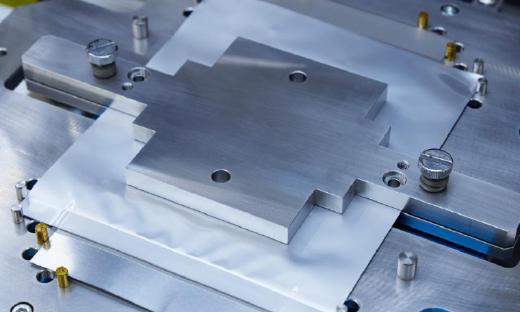 为什么固态电池上车，比“上炕都费劲”