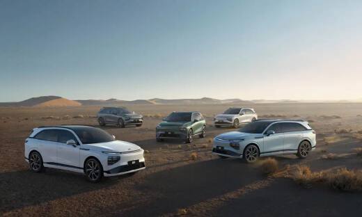 小鹏汽车，正从炮火中走来