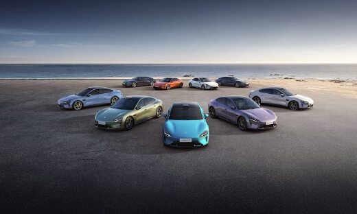 今夜，雷军彻底化身雷神！