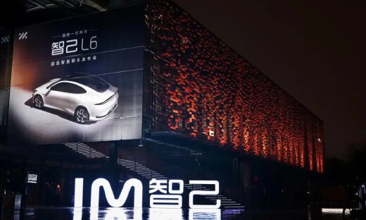 智己史诗级翻车，小米连发三文回击，凌晨火速致歉