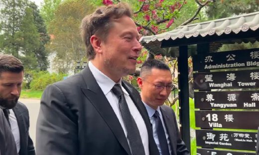 刚刚，马斯克落地北京，特斯拉FSD入华加速