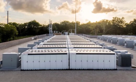 特斯拉“新鲶鱼”来了：巨型充电宝工厂开建，一台可充满65辆Model 3