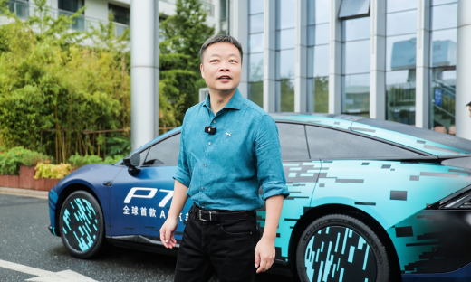 2024云栖大会|何小鹏驾驶“全球首款AI汽车””P7+亮相，深化与阿里云AI算力合作
