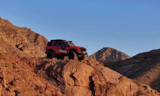 “硬要”和“硬派”之间的空白，长城填好了