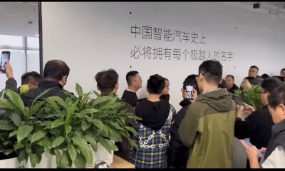 极越社死一幕：CEO被堵墙角，员工爆粗口维权，品牌迅速崩盘