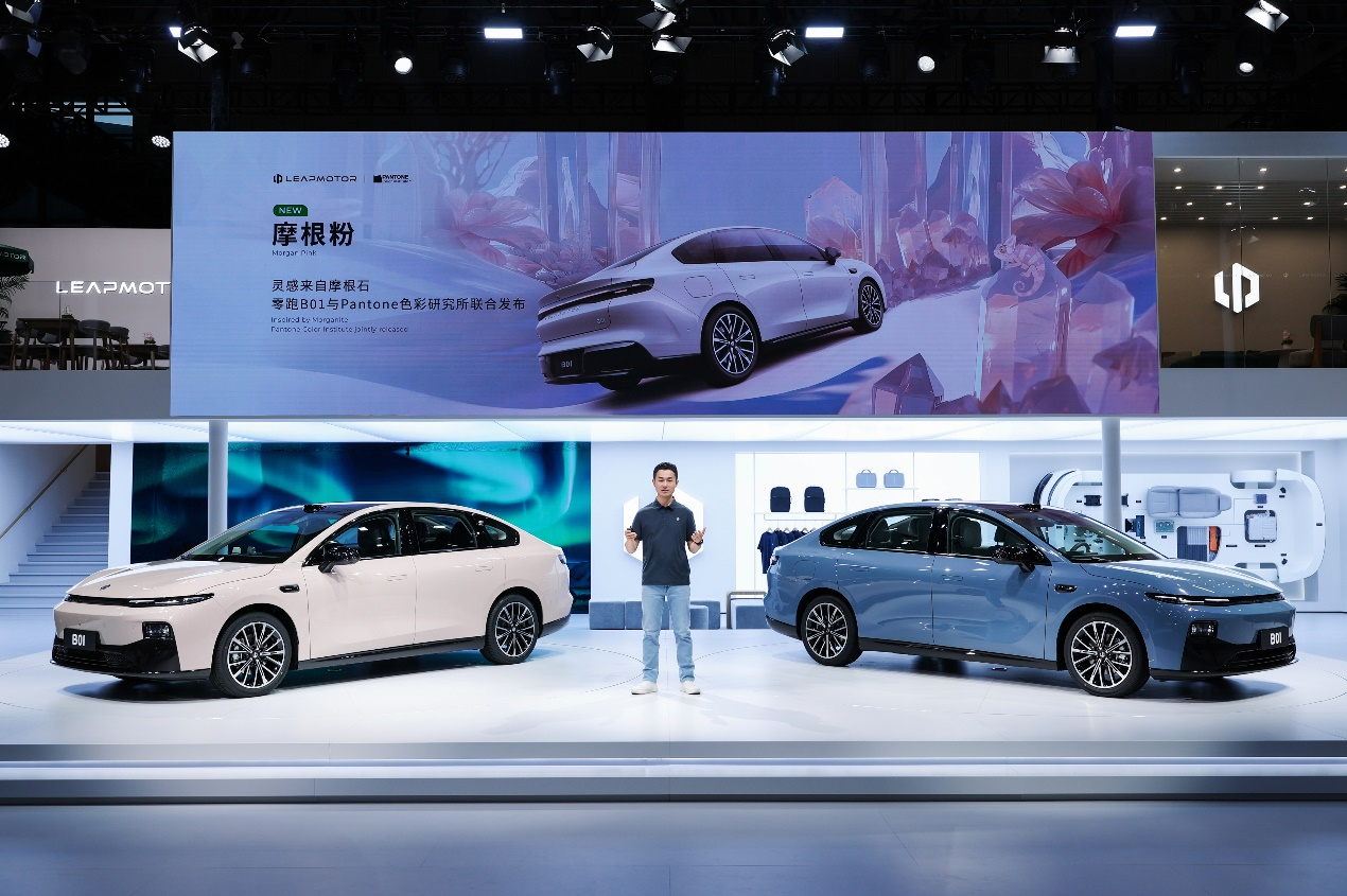 零跑携全系产品亮相2025上海车展，年轻人的高品质智能轿车B01惊艳首秀