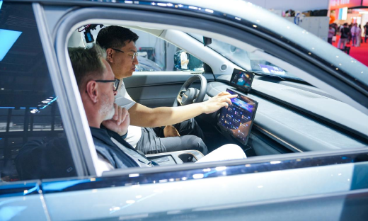 2025上海车展：大模型上车进入密集量产阶段！讯飞星火已落地16款量产车型 