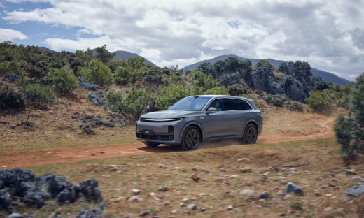 理想L系列智能焕新版正式发布，辅助驾驶芯片升级，全系标配激光雷达，底盘、豪华配置再升级