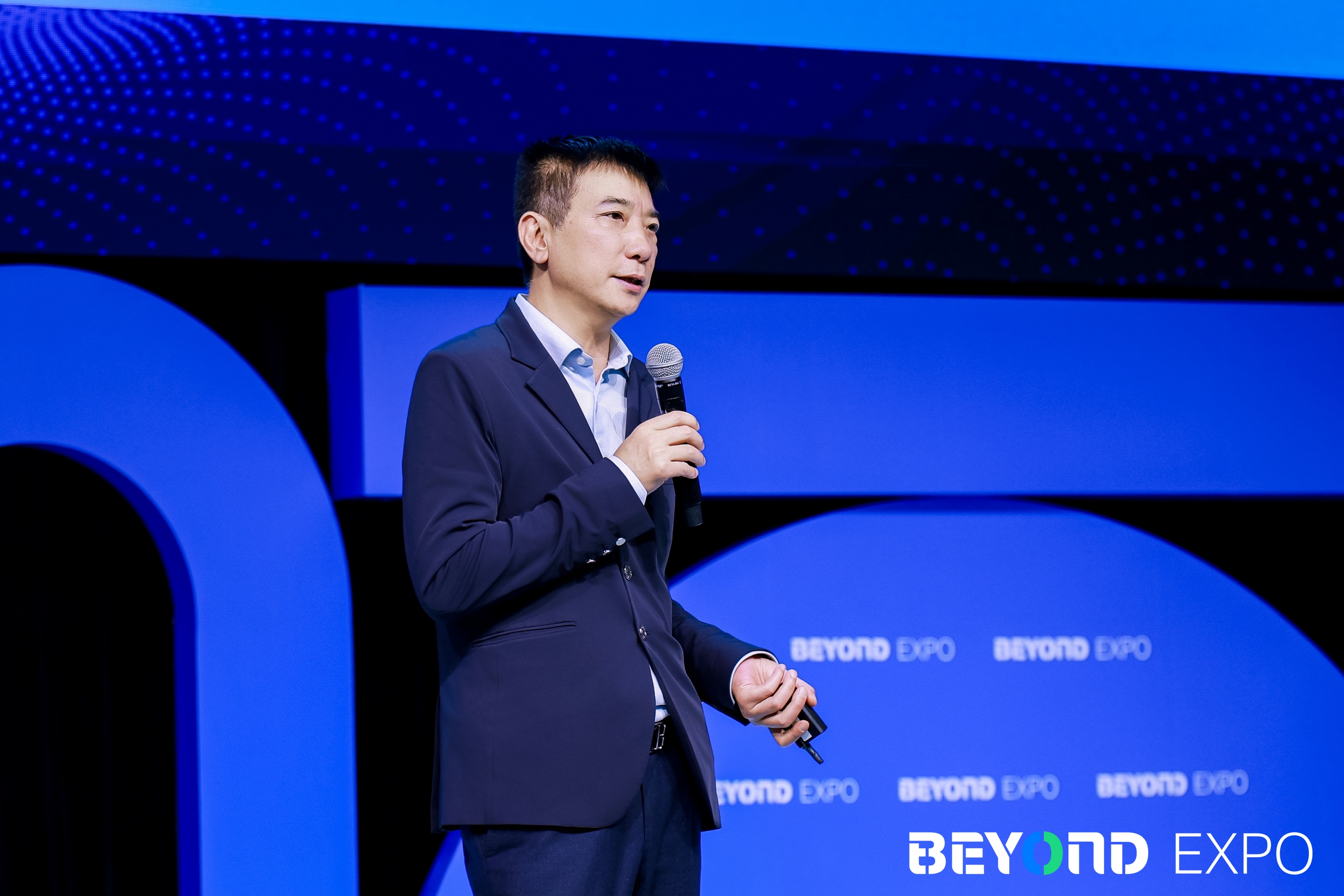 蔡文胜：AI创业不要盲目崇拜权威，DeepSeek就走出了一条全新路线