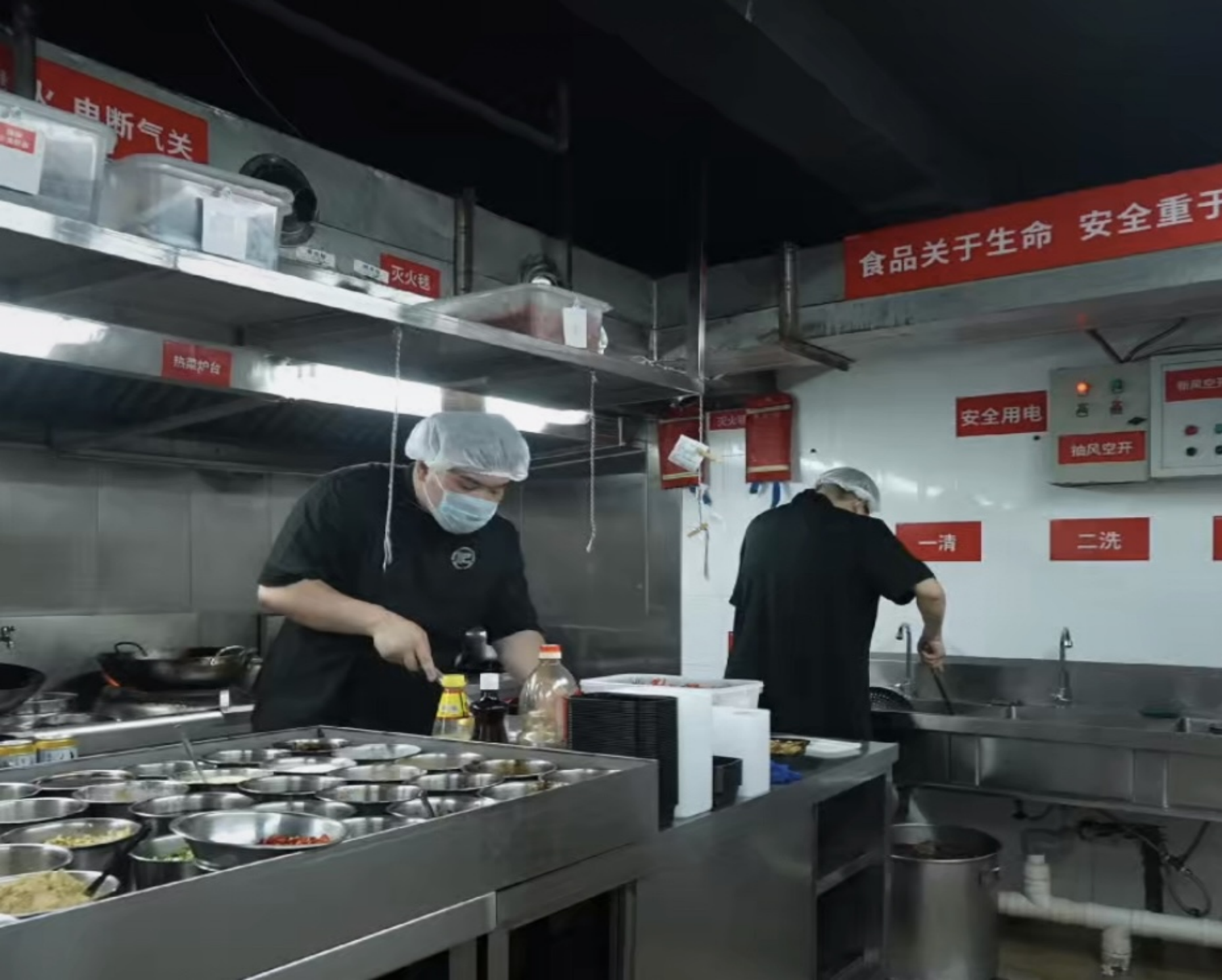“小店快跑式”品牌卫星店受到小龙虾行业头部商家追捧