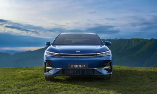 吉利再甩王炸：油耗2.67L，一口气跑2100km，8.18万开卖